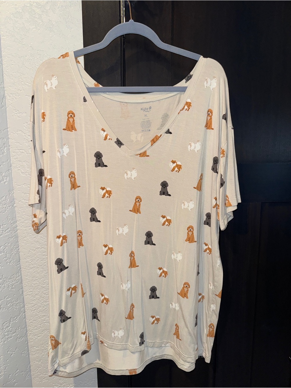 Kyte Baby Adult Bamboo V-Neck Oversized Shirt Fluffy Dog Print Size XL